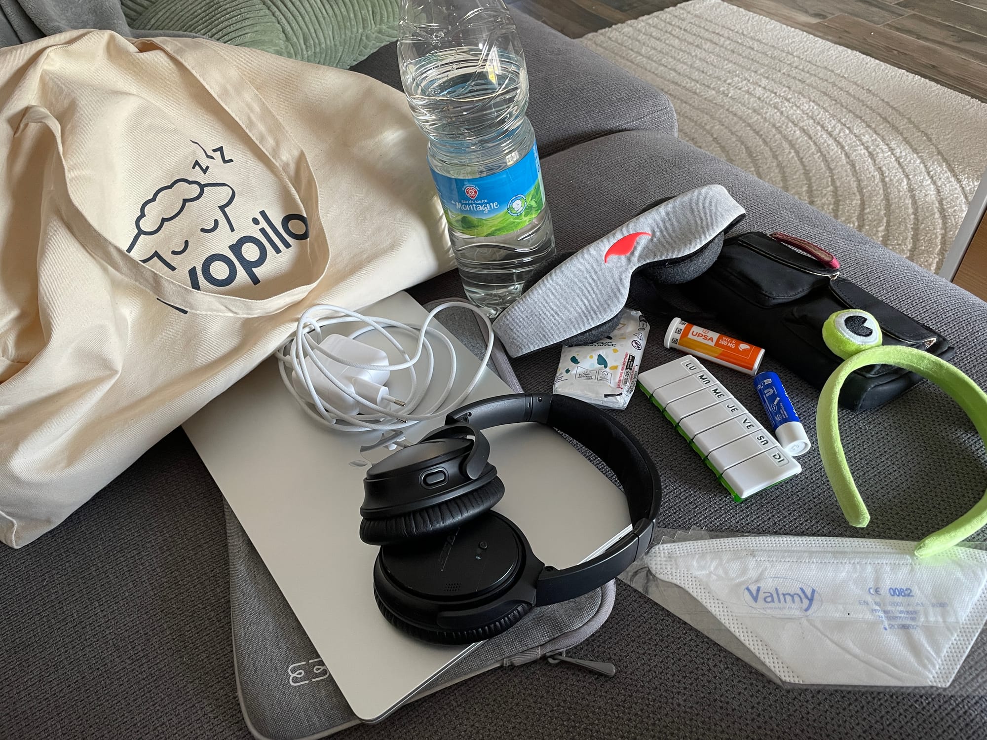 Une photo de mon sac de sécurité et son contenu.